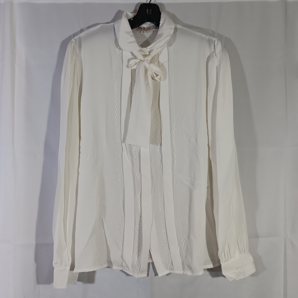 Vintage Carson Pirie Scott Womens 16 Blouse Ivory Neck Tie Romantic Embroidered